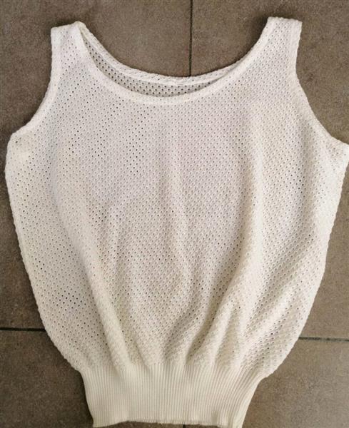 Grote foto doorzichtige ajour top in champagnekleur kleding dames tops