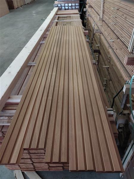 Grote foto trippel ayous thermowood 21mm dik 132mm werkende doe het zelf en verbouw hout en planken