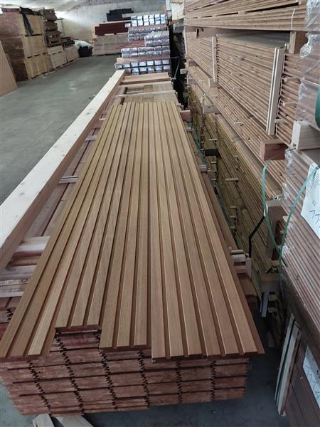 Grote foto trippel ayous thermowood 21mm dik 132mm werkende doe het zelf en verbouw hout en planken