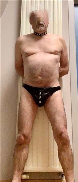 Grote foto ik wil jullie dienen en verwennen erotiek man zoekt stel als sekspartners
