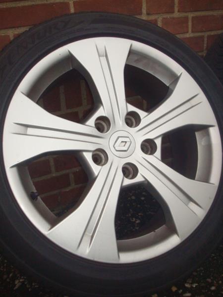 Grote foto 17 inch originele renault megane velgen5x114.3 auto onderdelen banden en velgen