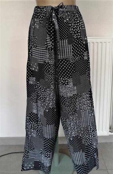 Grote foto zwarte losse broek met witte patchwork print 38 kleding dames broeken en pantalons