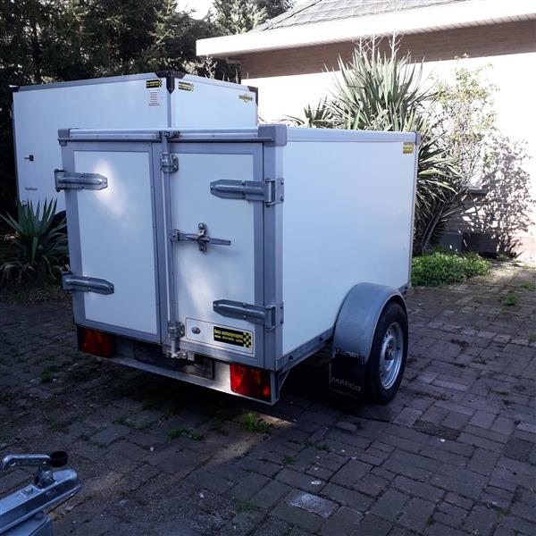 Grote foto gesloten aanhangwagen marco auto diversen aanhangers