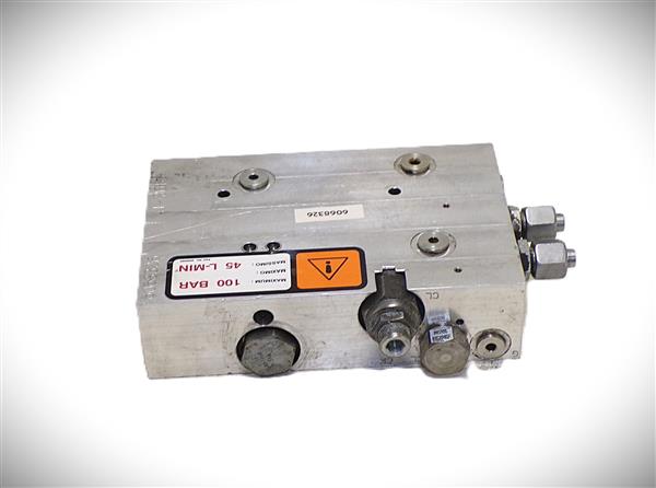 Grote foto cascade montageklep agrarisch heftrucks