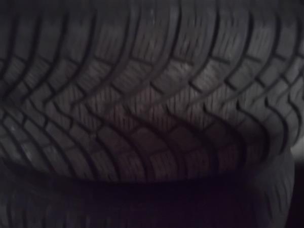 Grote foto winter is op komst. auto onderdelen banden en velgen