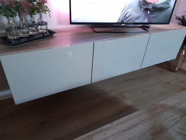 Grote foto tafel 4 stoelen en 1 hangdressior huis en inrichting eettafels