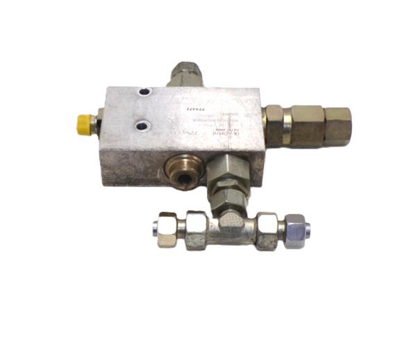 Grote foto cascade ventielblok agrarisch heftrucks