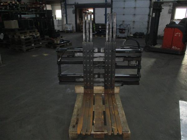 Grote foto kaup vorkenversteller triple agrarisch heftrucks