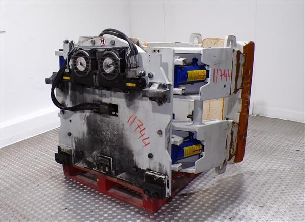 Grote foto cascade papierrollenklem agrarisch heftrucks