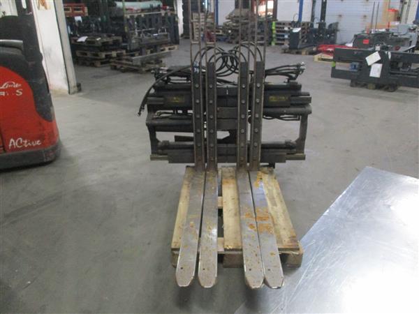 Grote foto stabau vorkenversteller dubbel met schuifvorken agrarisch heftrucks