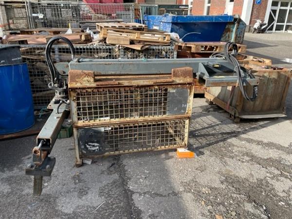 Grote foto stabau roterende bakkenklem met kraan outlet agrarisch heftrucks