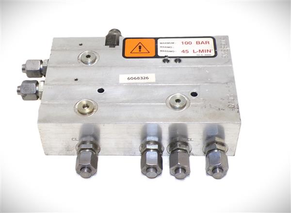 Grote foto cascade montageklep agrarisch heftrucks