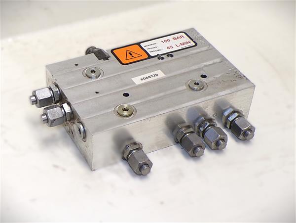 Grote foto cascade montageklep agrarisch heftrucks