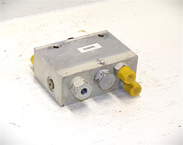 Grote foto cascade ventielblok agrarisch heftrucks