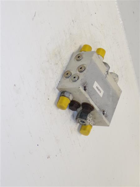 Grote foto cascade ventielblok agrarisch heftrucks