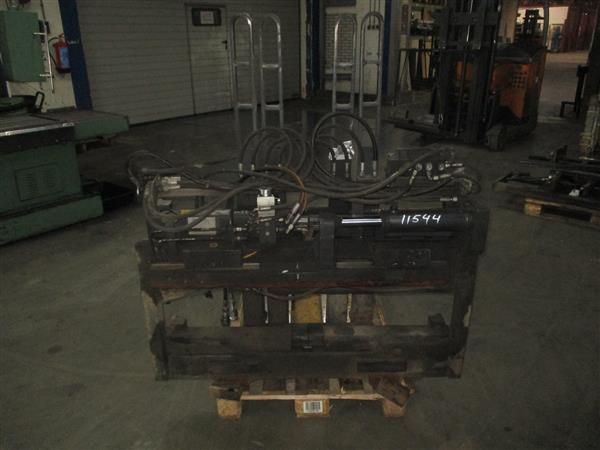 Grote foto stabau vorkenversteller dubbel met schuifvorken agrarisch heftrucks