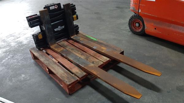 Grote foto cascade vorkversteller agrarisch heftrucks