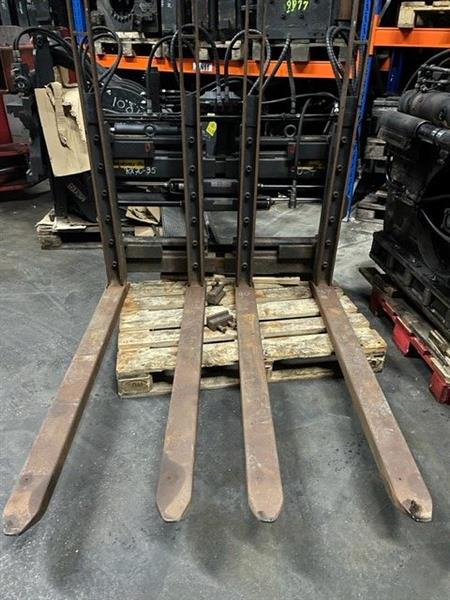 Grote foto stabau special vorkenversteller dubbel met schuifvorken agrarisch heftrucks