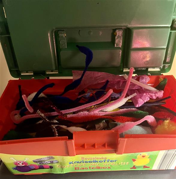Grote foto knutseldoos en extra wollen bollen kinderen en baby educatief en creatief