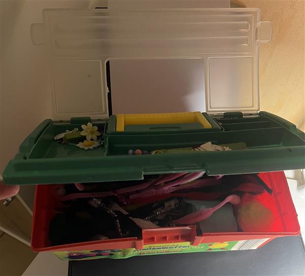Grote foto knutseldoos en extra wollen bollen kinderen en baby educatief en creatief