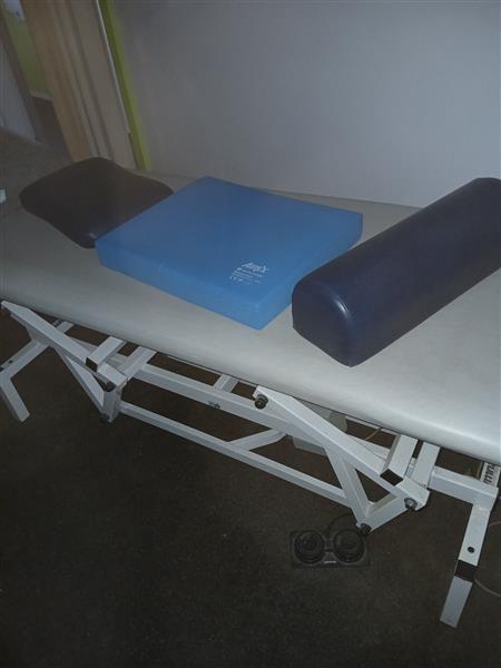 Grote foto elektrische massagetafel en kinemateriaal beauty en gezondheid massage