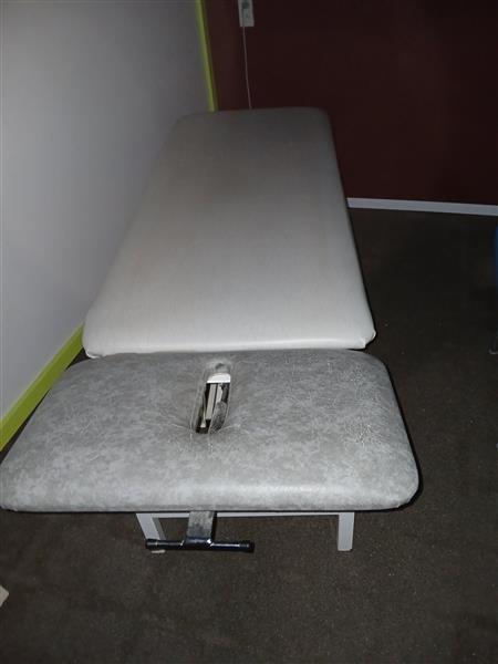 Grote foto elektrische massagetafel en kinemateriaal beauty en gezondheid massage