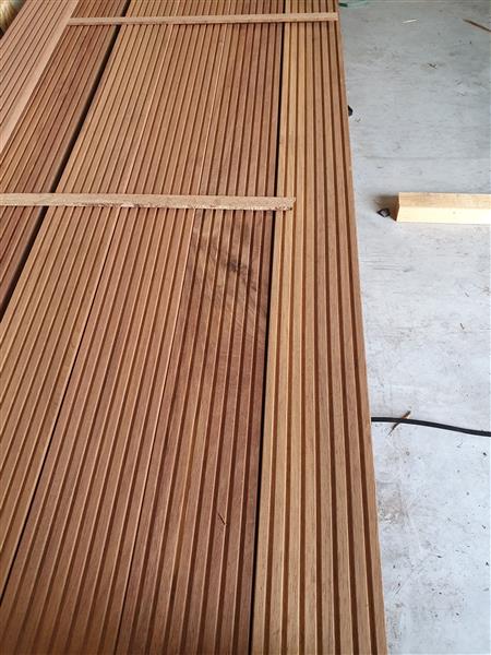 Grote foto hardhouten terasplanken ongeveer 25mm dik 145mm doe het zelf en verbouw hout en planken