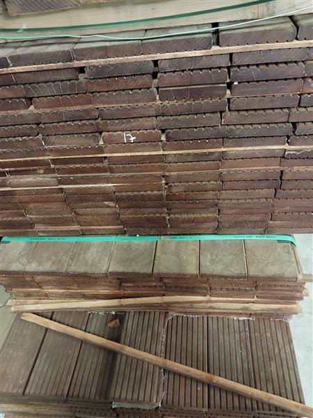 Grote foto hardhouten terasplanken ongeveer 25mm dik 145mm doe het zelf en verbouw hout en planken
