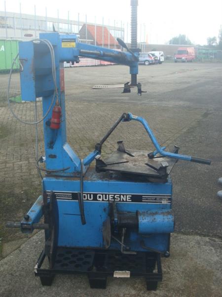 Grote foto banden demontage apparaat blauw du quesne 110 auto diversen gereedschap