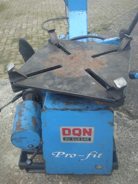 Grote foto banden demontage apparaat blauw du quesne 110 auto diversen gereedschap