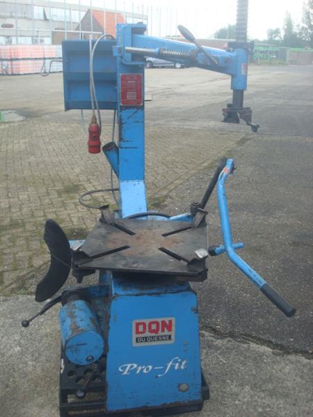 Grote foto banden demontage apparaat blauw du quesne 110 auto diversen gereedschap