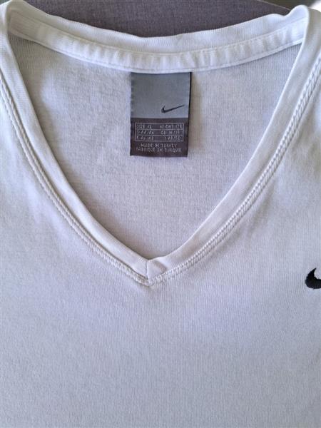 Grote foto vintage wit nike t shirt met v hals 40 42 kleding dames t shirts