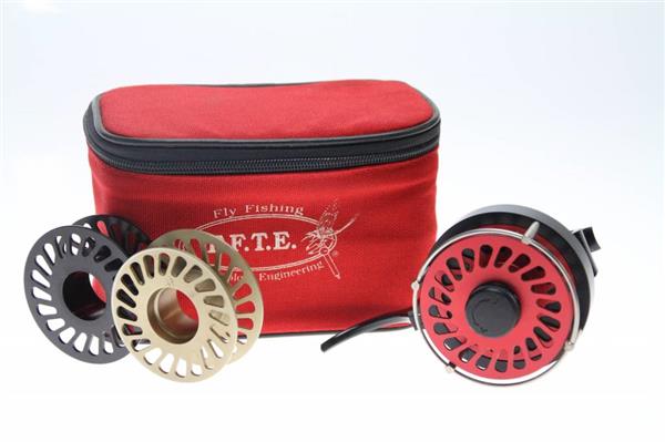 Grote foto ffte vliegvisreel 2x reserve spoel sport en fitness vissport