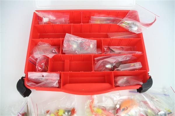 Grote foto tacklebox met handgemaakte spinners sport en fitness vissport