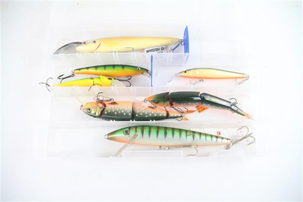 Grote foto flambeau tacklebox gevuld met 7 middel grote pluggen sport en fitness vissport