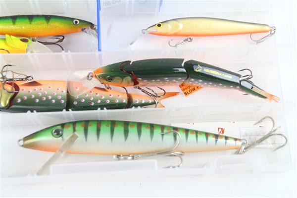 Grote foto flambeau tacklebox gevuld met 7 middel grote pluggen sport en fitness vissport