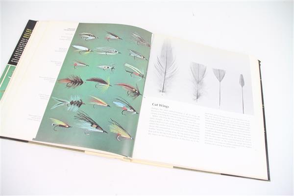 Grote foto dressing flies for fresh and salt water paul jorgensen boek sport en fitness vissport