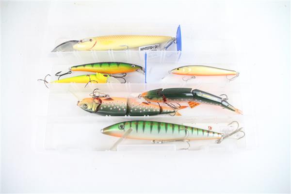 Grote foto flambeau tacklebox gevuld met 7 middel grote pluggen sport en fitness vissport