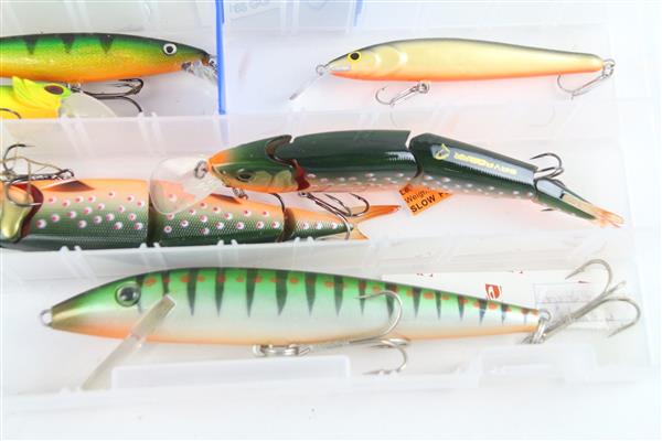 Grote foto flambeau tacklebox gevuld met 7 middel grote pluggen sport en fitness vissport