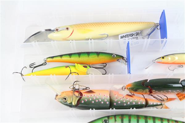 Grote foto flambeau tacklebox gevuld met 7 middel grote pluggen sport en fitness vissport