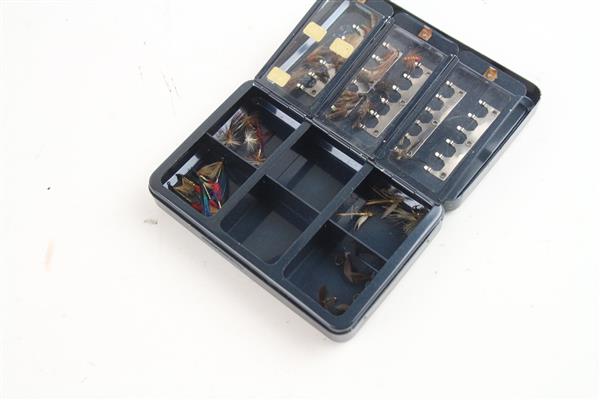 Grote foto shakespeare norris fly box gevuld met ruim 25 kleine streamers vliegendoos sport en fitness vissport