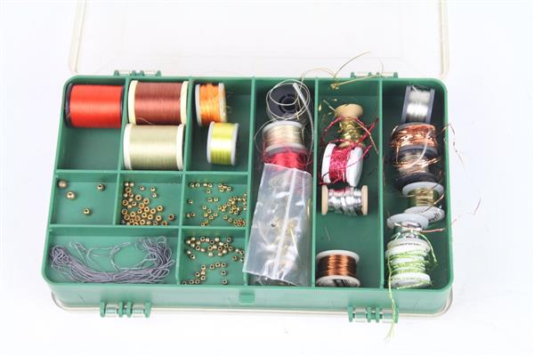 Grote foto tacklebox gevuld met 50 vliegbind draden en tools sport en fitness vissport
