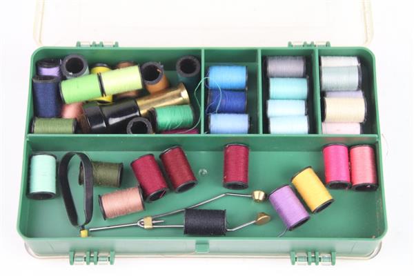 Grote foto tacklebox gevuld met 50 vliegbind draden en tools sport en fitness vissport