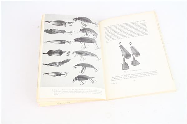 Grote foto rovers dienders en kannibalen a. van onck c.j. van beurden boek sport en fitness vissport