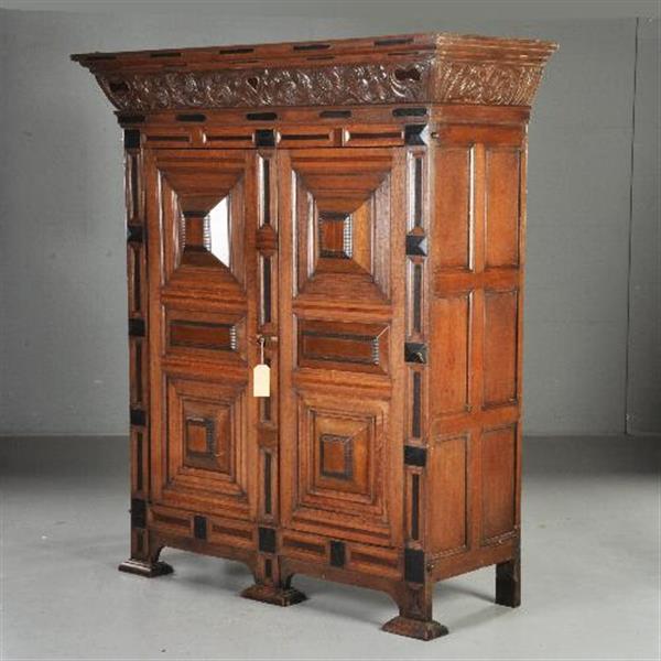 Grote foto gelderse kussenkast op slofpoten in eiken met ingelegd met ebbenhout o.a. een hartje no.502741 antiek en kunst stoelen en banken