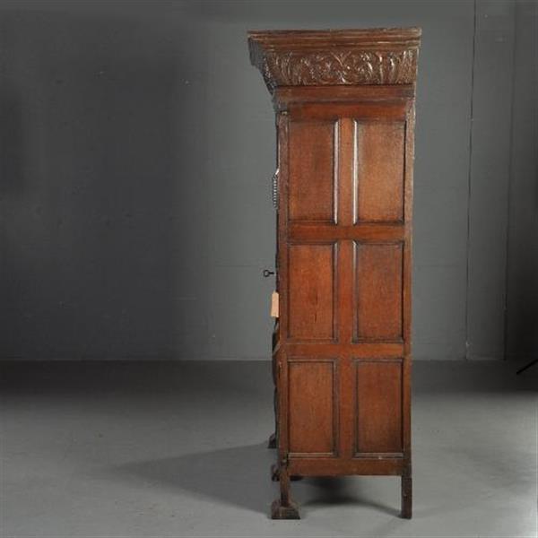 Grote foto gelderse kussenkast op slofpoten in eiken met ingelegd met ebbenhout o.a. een hartje no.502741 antiek en kunst stoelen en banken