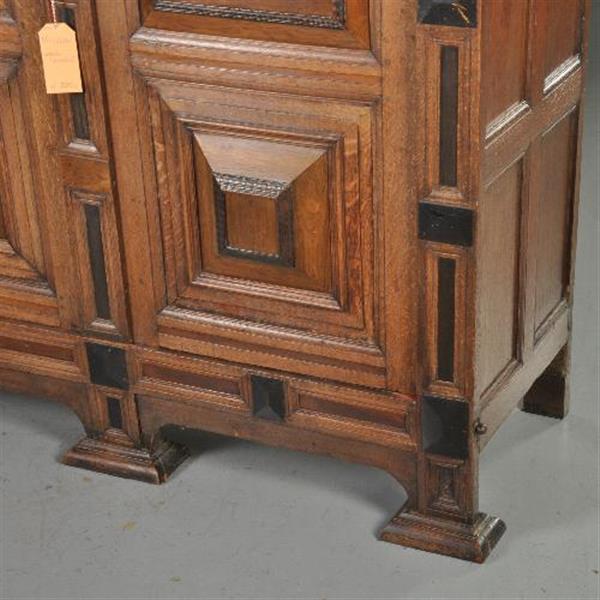 Grote foto gelderse kussenkast op slofpoten in eiken met ingelegd met ebbenhout o.a. een hartje no.502741 antiek en kunst stoelen en banken