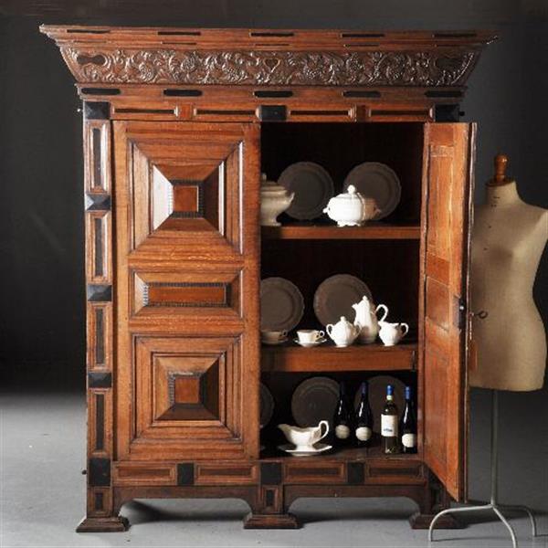 Grote foto gelderse kussenkast op slofpoten in eiken met ingelegd met ebbenhout o.a. een hartje no.502741 antiek en kunst stoelen en banken