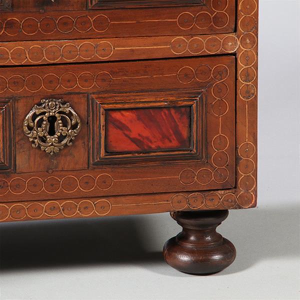 Grote foto spaans kunstkabinetje varge o tafelkast rariteitenkabinet ca 1700 en later no.913125 antiek en kunst stoelen en banken