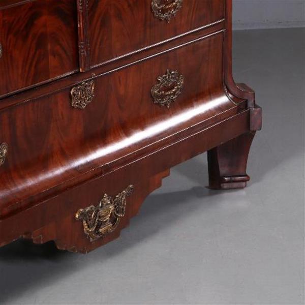 Grote foto garderobe kast of kapstok met deuren roede met haken en roede hollands kabinet ca. 1790 no 680121 antiek en kunst stoelen en banken